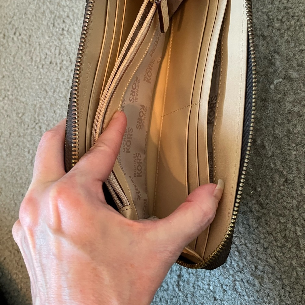 Michael Kors Continental Jet Set Wallet - Picture 5 of 12